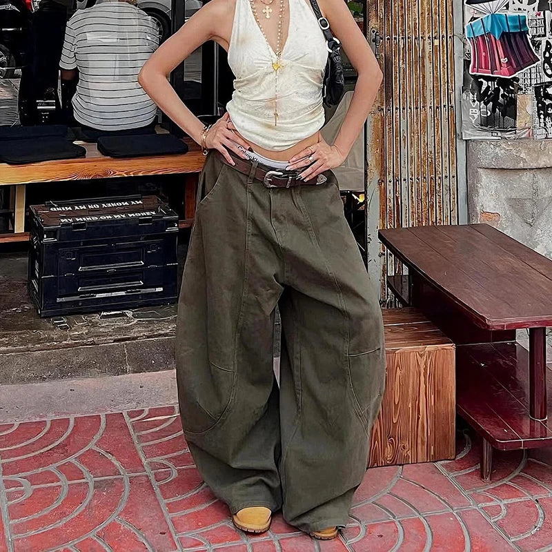 Loose slim slacks