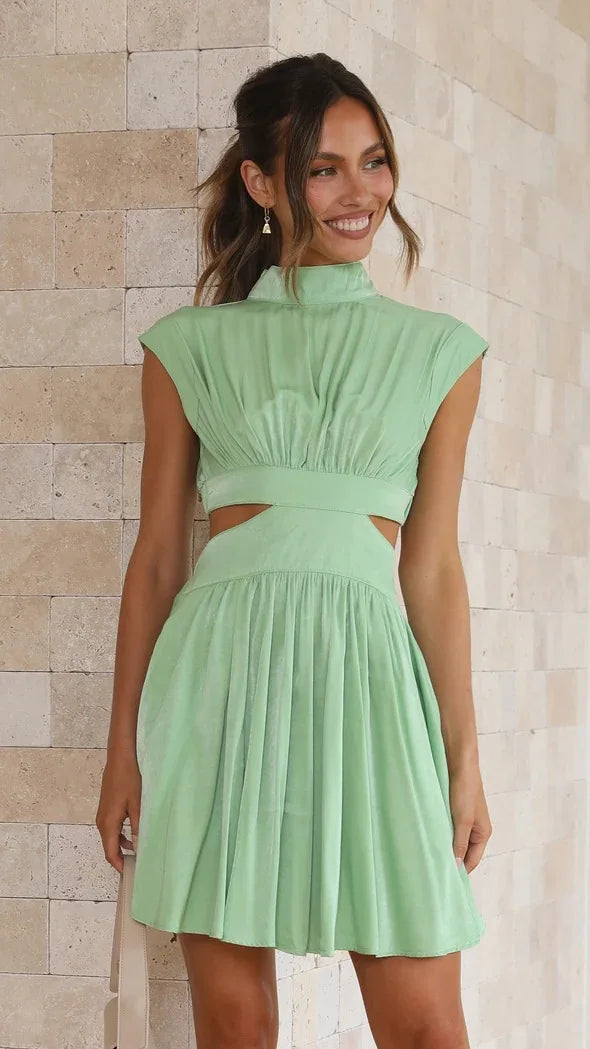0 Short dress with closed waist, standing collar and exposed waist