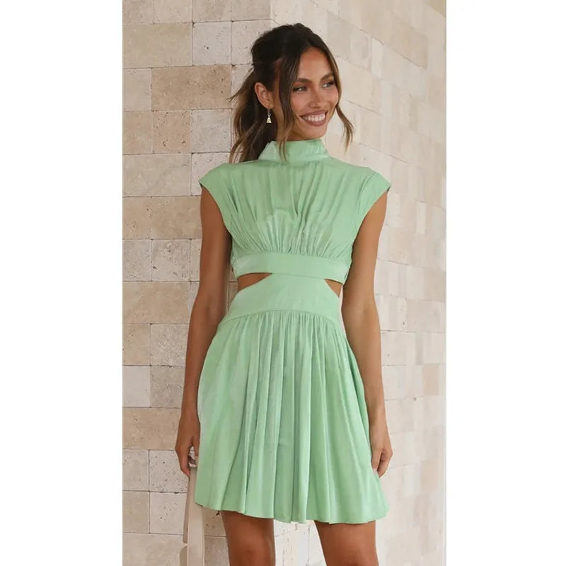 0 Short dress with closed waist, standing collar and exposed waist