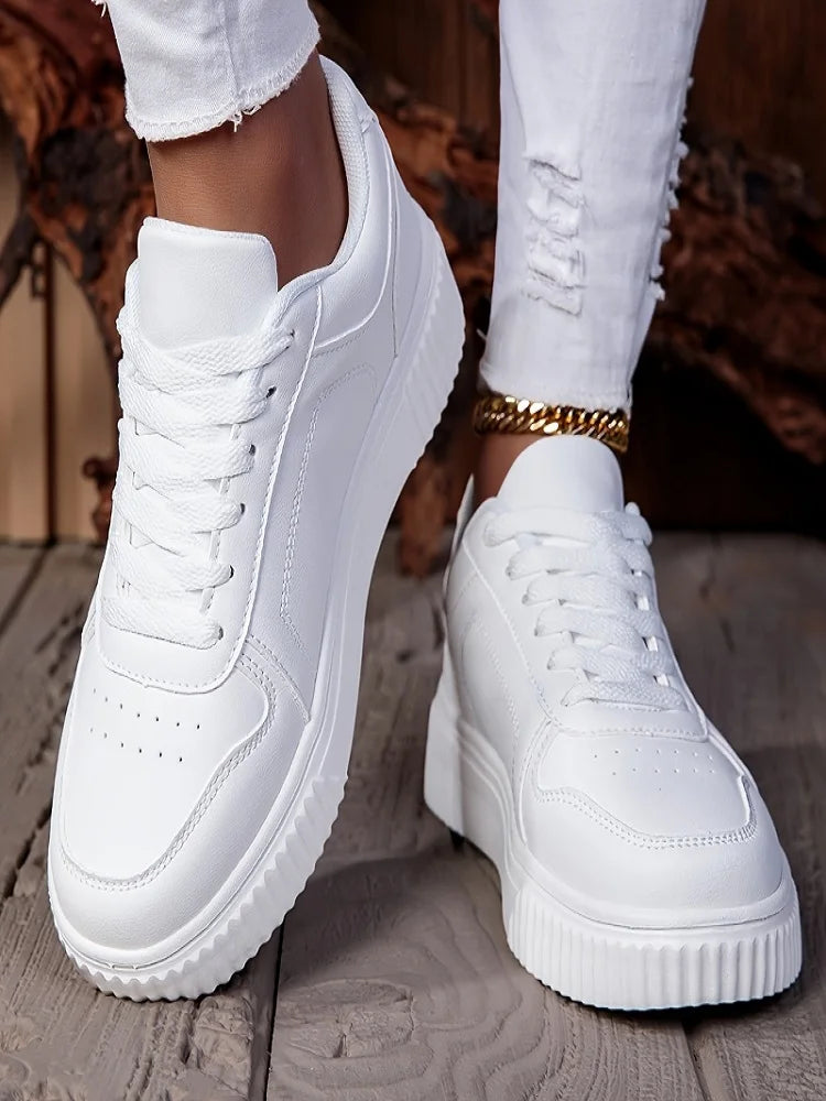 Comfortable sports and leisure shoes